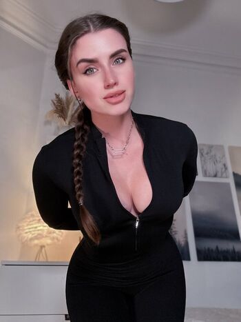 Adeline frost leaked private photo uncensored HD quality