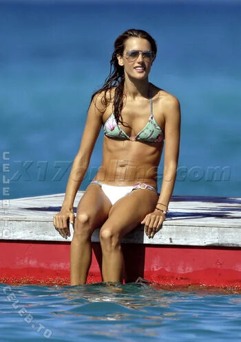 Alessandra ambrosio  page leaked private photo uncensored HD quality