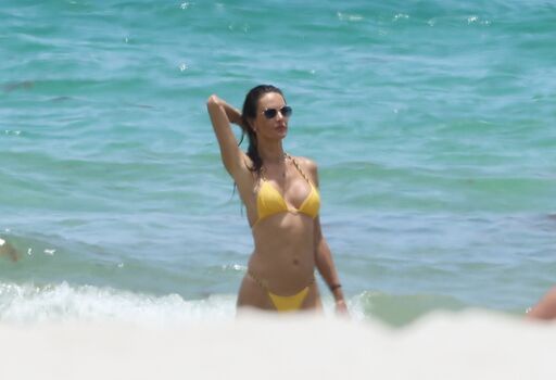 Alessandra ambrosio  page leaked private photo uncensored HD quality