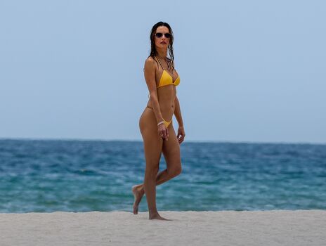Alessandra ambrosio  page leaked private photo uncensored HD quality