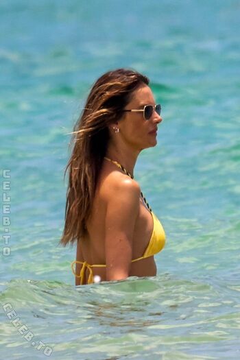 Alessandra ambrosio  page leaked private photo uncensored HD quality