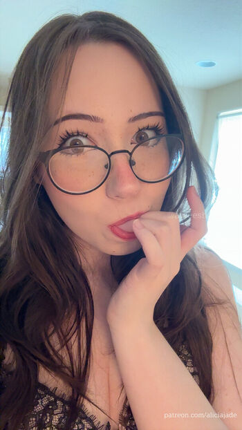 Aliciajade page leaked private photo uncensored HD quality
