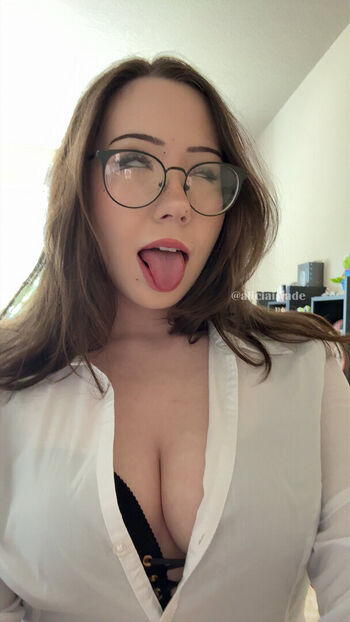 Aliciajade page leaked private photo uncensored HD quality