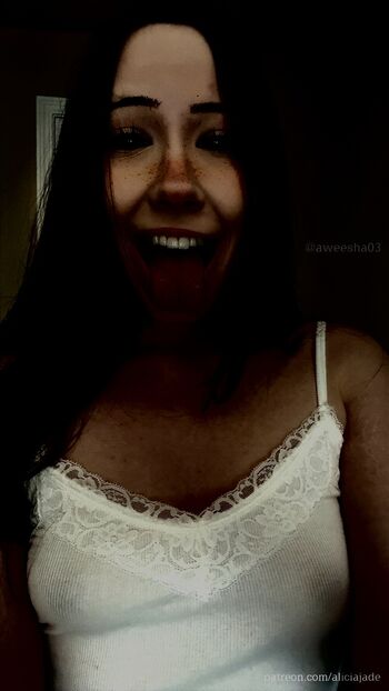 Aliciajade page leaked private photo uncensored HD quality