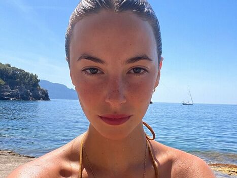 Amelie manzoli  page leaked private photo uncensored HD quality