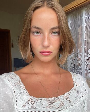 Amelie manzoli  page leaked private photo uncensored HD quality