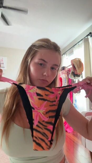 Ariana white page leaked private photo uncensored HD quality