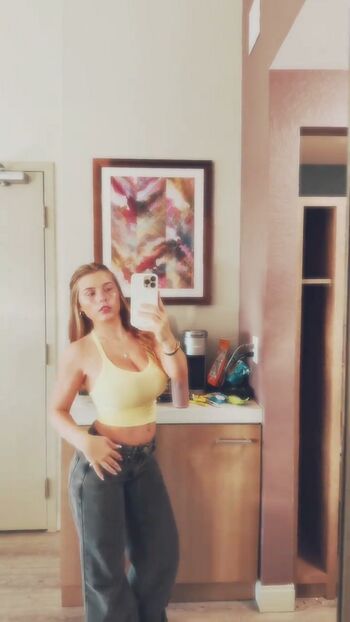 Ariana white page leaked private photo uncensored HD quality
