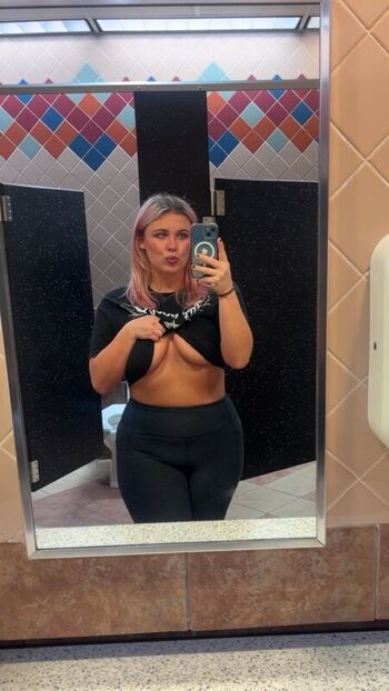 Averageallison page leaked private photo uncensored HD quality