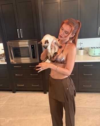 Bella thorne  page leaked private photo uncensored HD quality