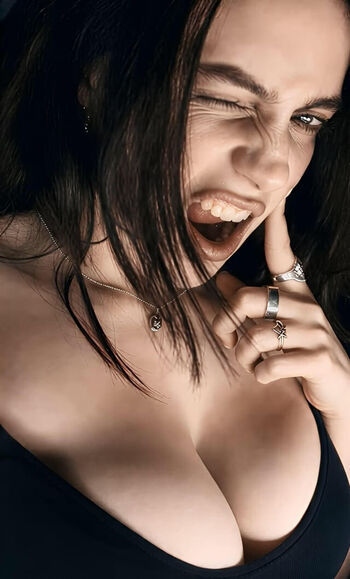 Billie eilish  page leaked private photo uncensored HD quality