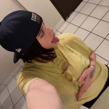 Billie eilish  page leaked private photo uncensored HD quality