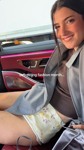 Charli d amelio  page leaked private photo uncensored HD quality