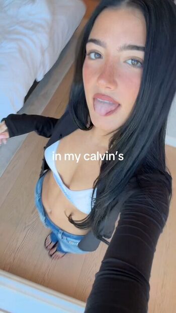 Charli d amelio  page leaked private photo uncensored HD quality