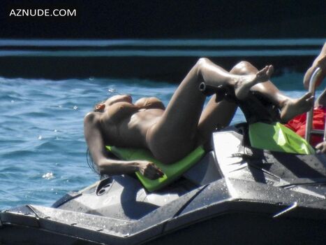 Cristinabuccino leaked private photo uncensored HD quality