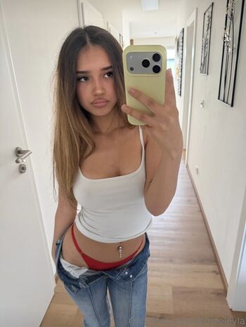 Deineeleyla  page leaked private photo uncensored HD quality