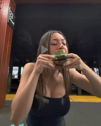 Elizabetheatsnyc leaked private photo uncensored HD quality