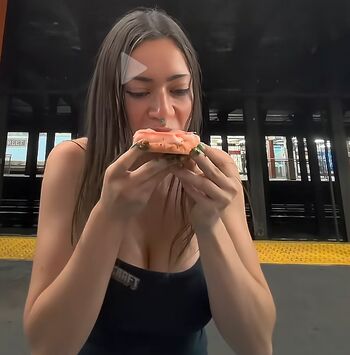 Elizabetheatsnyc leaked private photo uncensored HD quality