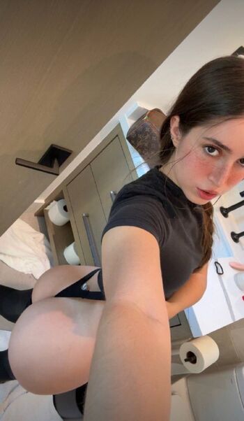 Emarr b  page leaked private photo uncensored HD quality