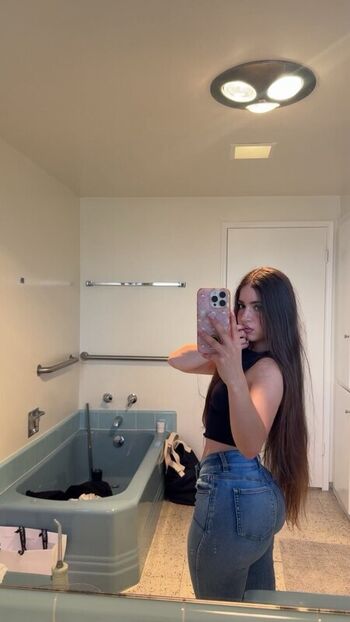 Emarr b leaked private photo uncensored HD quality