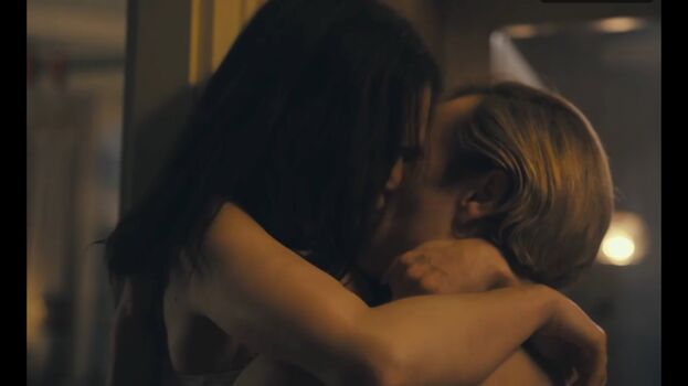 Emilia clarke page leaked private photo uncensored HD quality