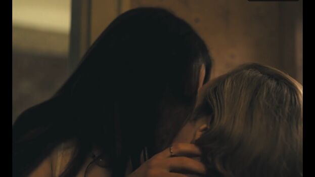 Emilia clarke page leaked private photo uncensored HD quality