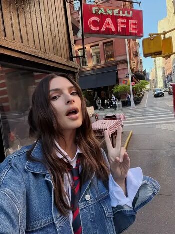 Emily ratajkowski  page leaked private photo uncensored HD quality
