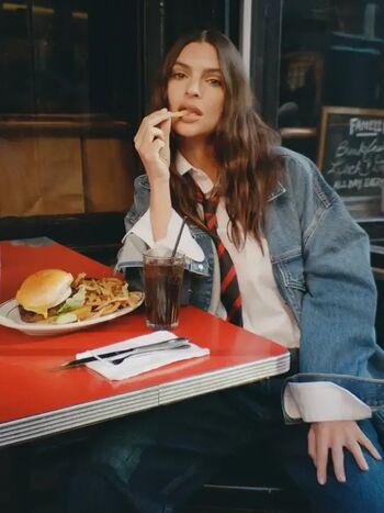 Emily ratajkowski  page leaked private photo uncensored HD quality