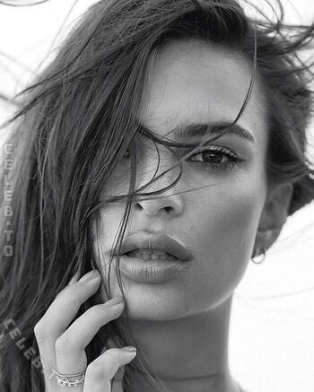 Emily ratajkowski  page leaked private photo uncensored HD quality