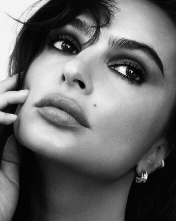 Emily ratajkowski  page leaked private photo uncensored HD quality