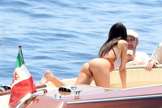 Emily ratajkowski  page leaked private photo uncensored HD quality