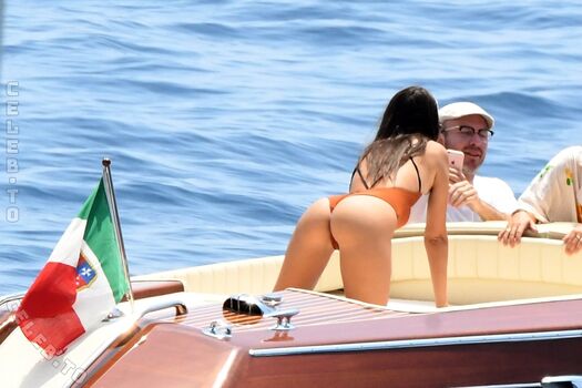 Emily ratajkowski  page leaked private photo uncensored HD quality