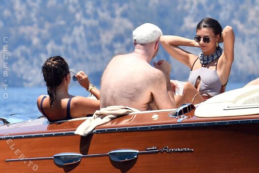 Emily ratajkowski  page leaked private photo uncensored HD quality