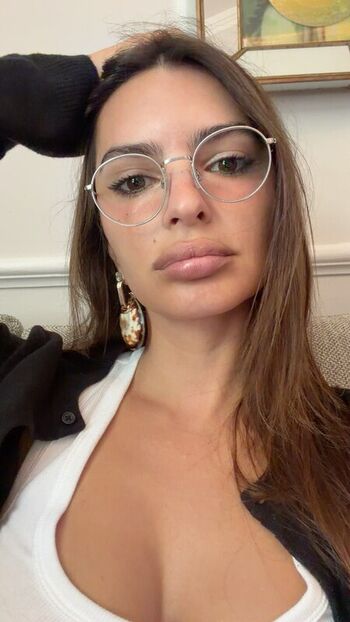 Emily ratajkowski  page leaked private photo uncensored HD quality