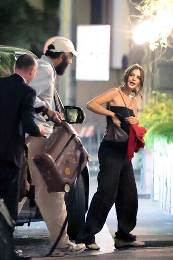 Emily ratajkowski  page leaked private photo uncensored HD quality