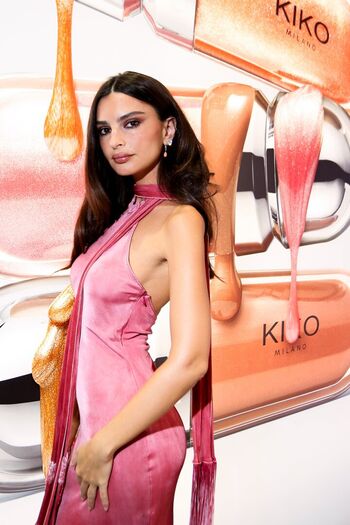 Emily ratajkowski  page leaked private photo uncensored HD quality