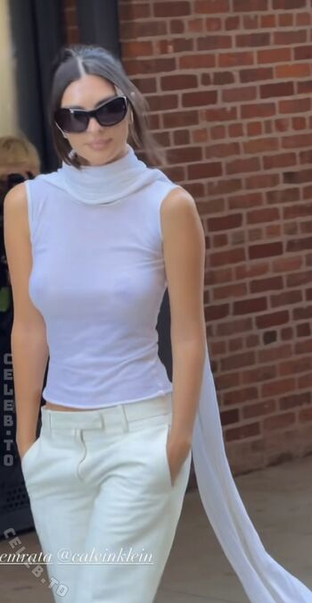 Emily ratajkowski  page leaked private photo uncensored HD quality