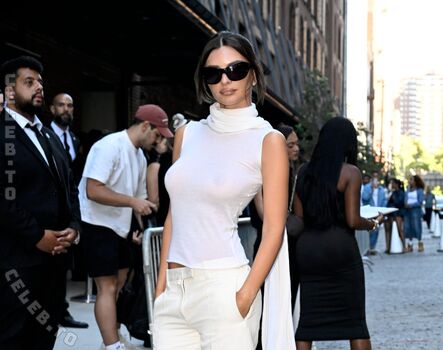 Emily ratajkowski  page leaked private photo uncensored HD quality