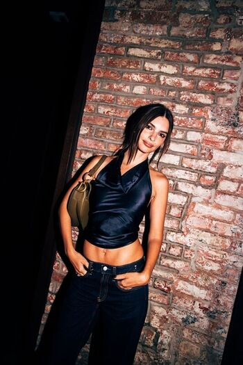 Emily ratajkowski  page leaked private photo uncensored HD quality