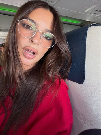 Emily ratajkowski  page leaked private photo uncensored HD quality