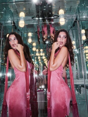 Emily ratajkowski  page leaked private photo uncensored HD quality