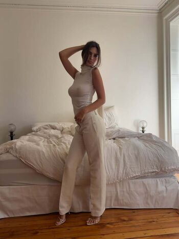 Emily ratajkowski  page leaked private photo uncensored HD quality