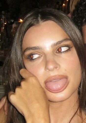 Emily ratajkowski  page leaked private photo uncensored HD quality