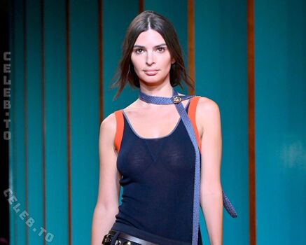 Emily ratajkowski leaked private photo uncensored HD quality