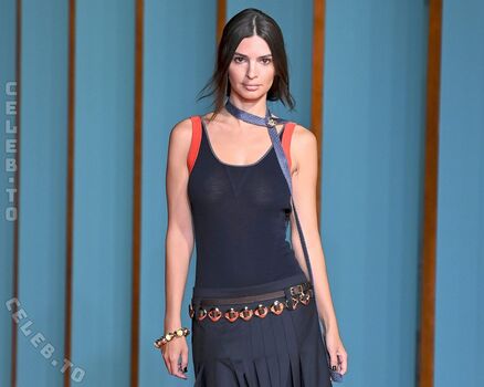 Emily ratajkowski leaked private photo uncensored HD quality