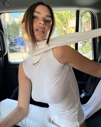 Emily ratajkowski leaked private photo uncensored HD quality