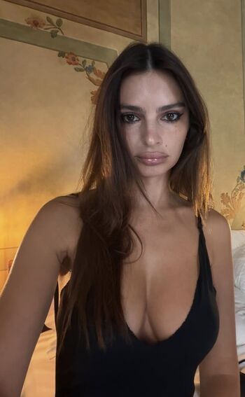 Emily ratajkowski leaked private photo uncensored HD quality