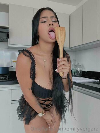 Emilyvergara leaked private photo uncensored HD quality