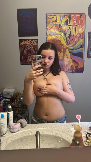 Emilyyyrae leaked private photo uncensored HD quality