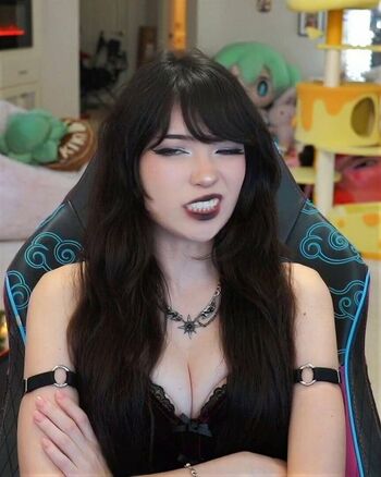 Emiru  page leaked private photo uncensored HD quality